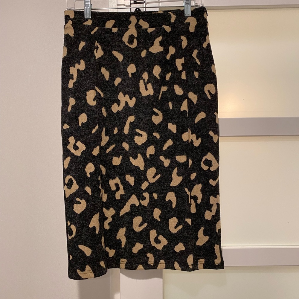 Maeve by Anthropologie. Size small. Dark gray print.